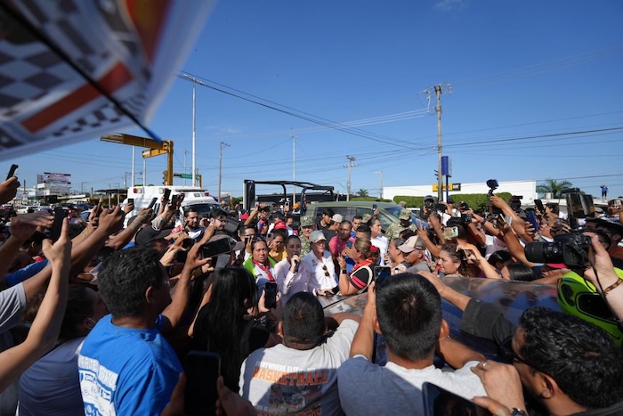 Claudia Sheinbaum Pardo encabezó un recorrido por las calles de Poza Rica, Veracruz.