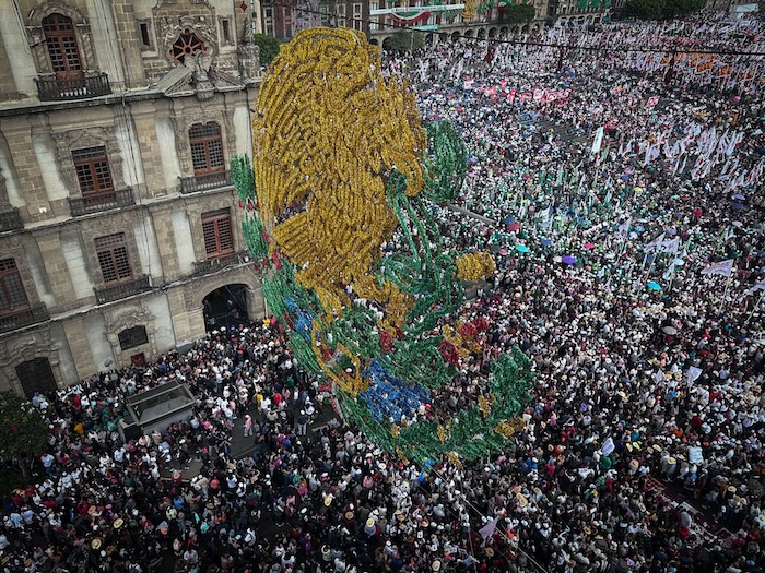Miles de personas se dieron cita en el Zócalo de la CdMx para escuchar el mensaje de la Presidenta Sheinbaum con motivo de su Primer Informe de Gobierno.