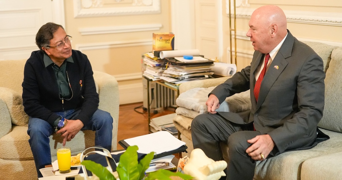 El Presidente de Colombia se reunió con el encargado de negocios de EU; este es el primer acercamiento para “subsanar el impasse en las relaciones bilaterales".