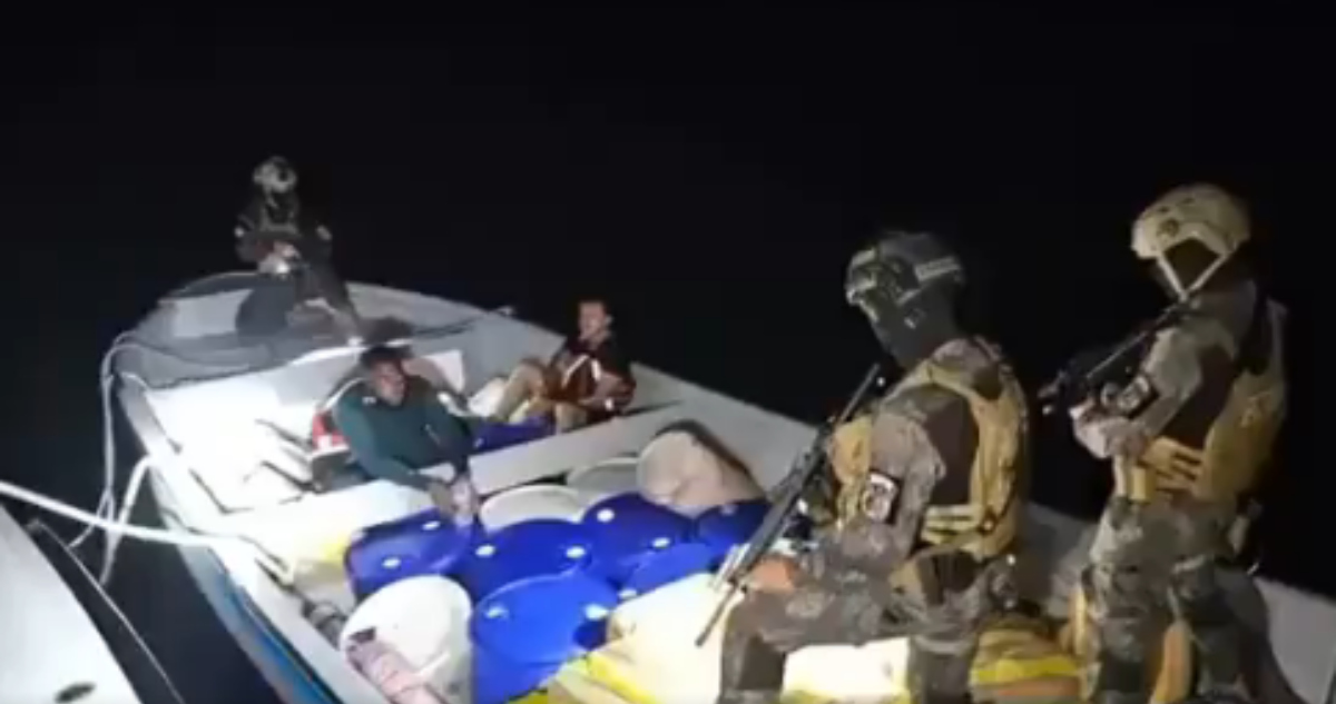 Colombia detiene barca con 2.7 toneladas de droga; "Sin matar a nadie", señala Petro