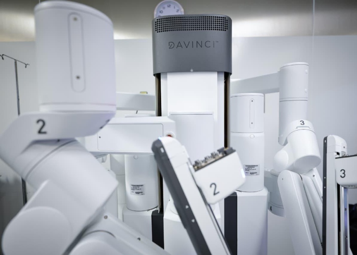 Today, surgeon Ana Laura Gutiérrez Aguayo, from ISSSTE, performed her first surgery with the Da Vinci X robot for the benefit of a 37-year-old woman. 