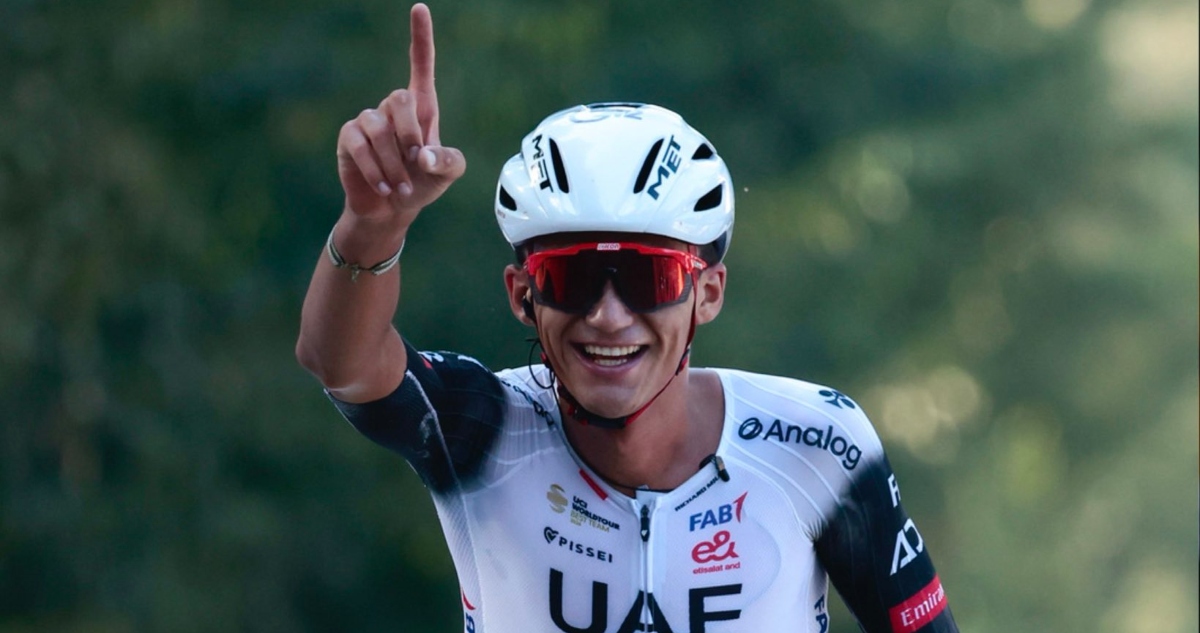 El ciclista mexicano Isaac del Toro está intratable, el de Ensenada Baja California, México, se sobrepuso en la final del Gran Piemonte en Italia.