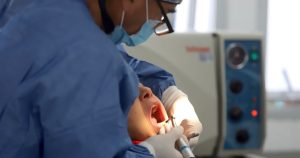 Las personas con caries y enfermedad periodontal podrían tener mayor riesgo de accidente cerebrovascular isquémico: estudio de Universidad de Carolina del Sur.