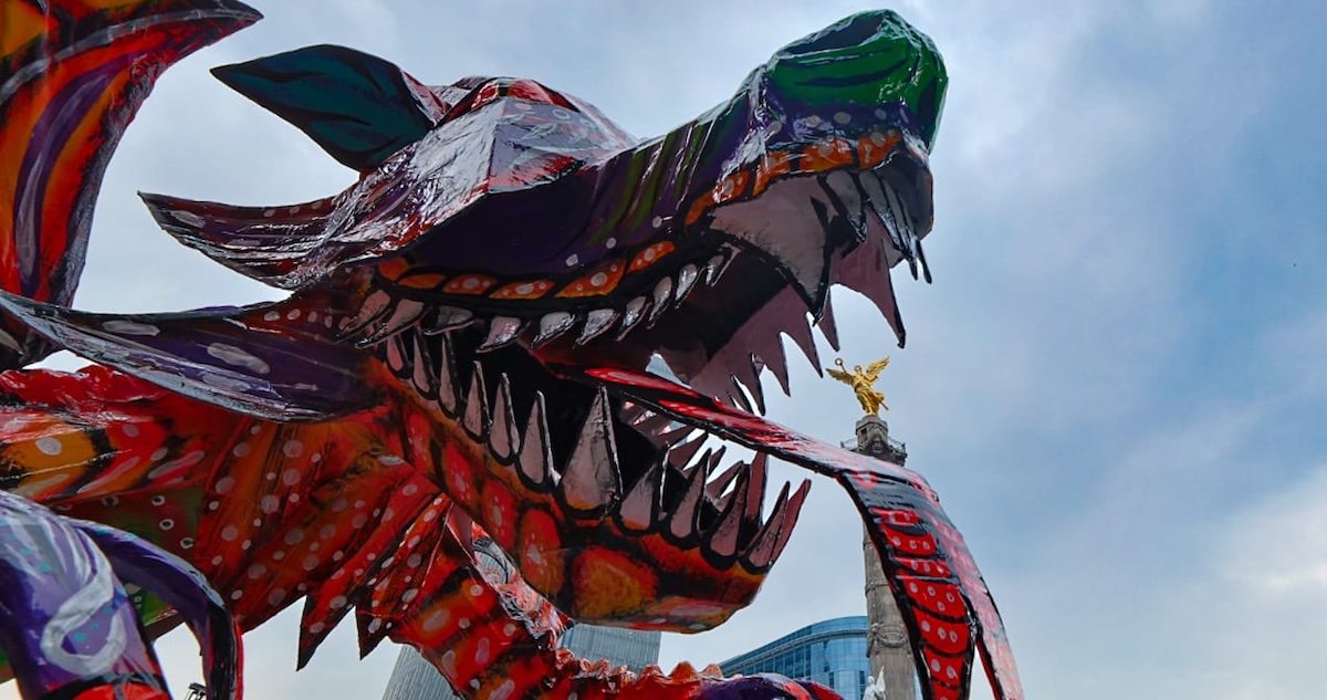 El Desfile de Alebrijes Monumentales y la Marcha Zombie 2025 llenaron de color, tradición y terror las calles del Centro Histórico de la CdMx.