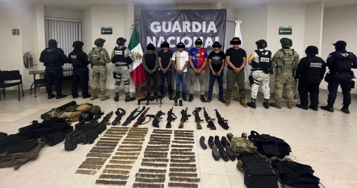 Autoridades detuvieron en Chiapas a 6 presuntos integrantes del Cártel de Sinaloa, a quienes les aseguraron armas, miles de cartuchos útiles y equipo táctico.