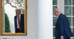 No iban desencaminados los manifestantes que en calles de EU decían que no querían un rey. Y tampoco Donald Trump representándose a sí mismo como un emperador.