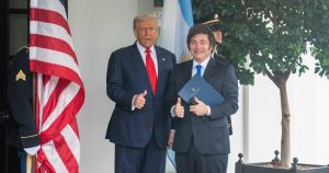 Milei está convertido en el hazmerreír, apodado un “Wolverine de bajo presupuesto” por CNN y comparado con Austin Powers en el popular Saturday Night Live.