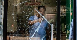 El empleo creció en septiembre, pero la informalidad persiste.