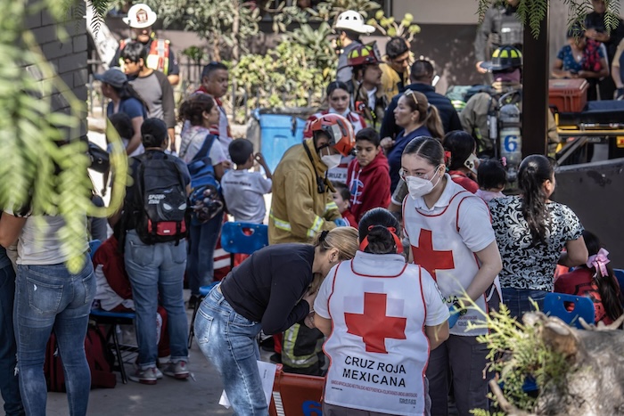 Alumnos de seis primarias en Tijuana presentaron signos de intoxicación luego de comer pollo como parte del desayuno servido en los planteles educativos.