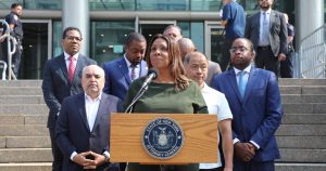 Fiscal de NY denuncia que cargos en su contra son infundados