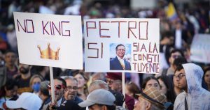 Gustavo Petro recibe apoyo de miles de colombianos.