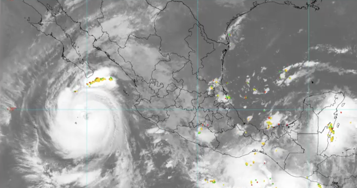 La Presidenta Claudia Sheinbaum Pardo alertó sobre el fortalecimiento del huracán "Priscilla", el cual se espera que para esta tarde alcance la categoría 3.