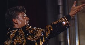 Juan Gabriel sigue sonando nueve años después.