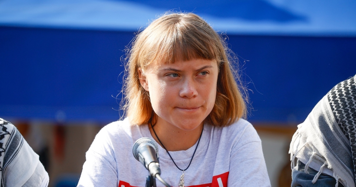 En Sumud iba Greta Thunberg, una niña que desde muy joven ha tomado acción no sólo por las mejores causas, sino por la resolución de los problemas urgentes.
