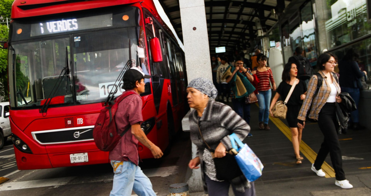 Línea 2 del Metrobús extenderá sus horarios los viernes y sábados.