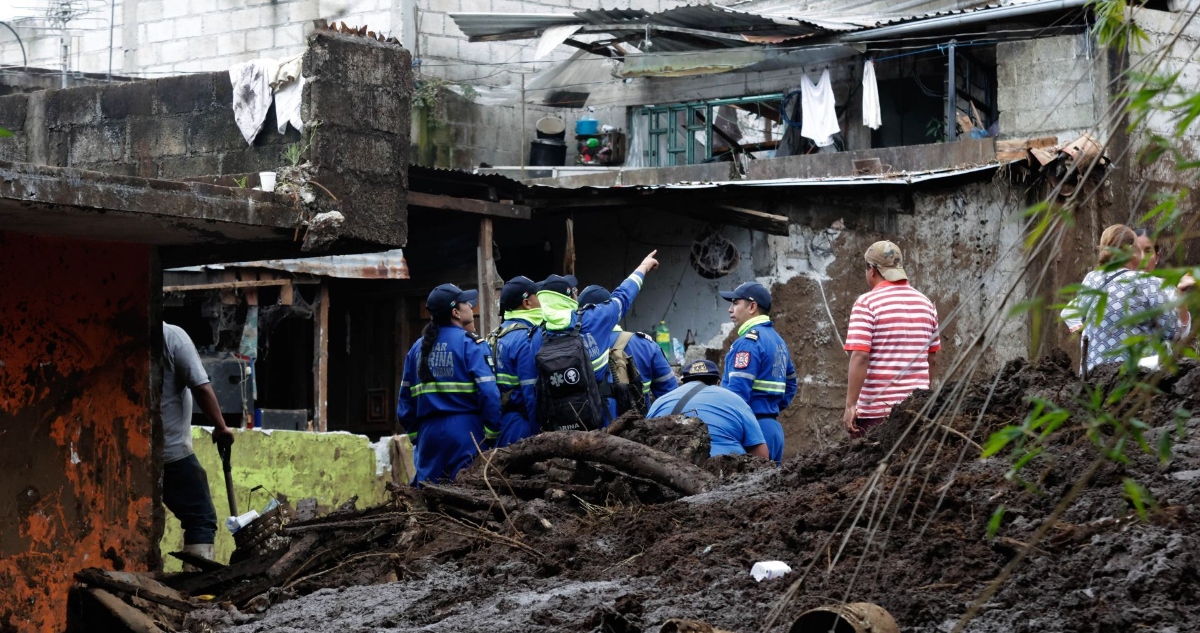 Monreal calificó como "politiquería con fines despreciables" el pedido de la posición para el regreso del Fonden.