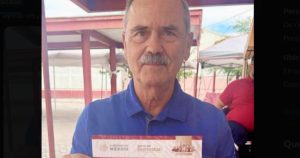 Gustavo Madero Muñoz, exsenador del PAN, se encuentra en el centro de la polémica por una fotografía. donde aparece con su tarjeta de la Pensión del Bienestar.