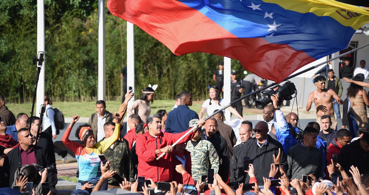 Aires de guerra. Maduro moviliza ejército y paramilitares para resistir una invasión