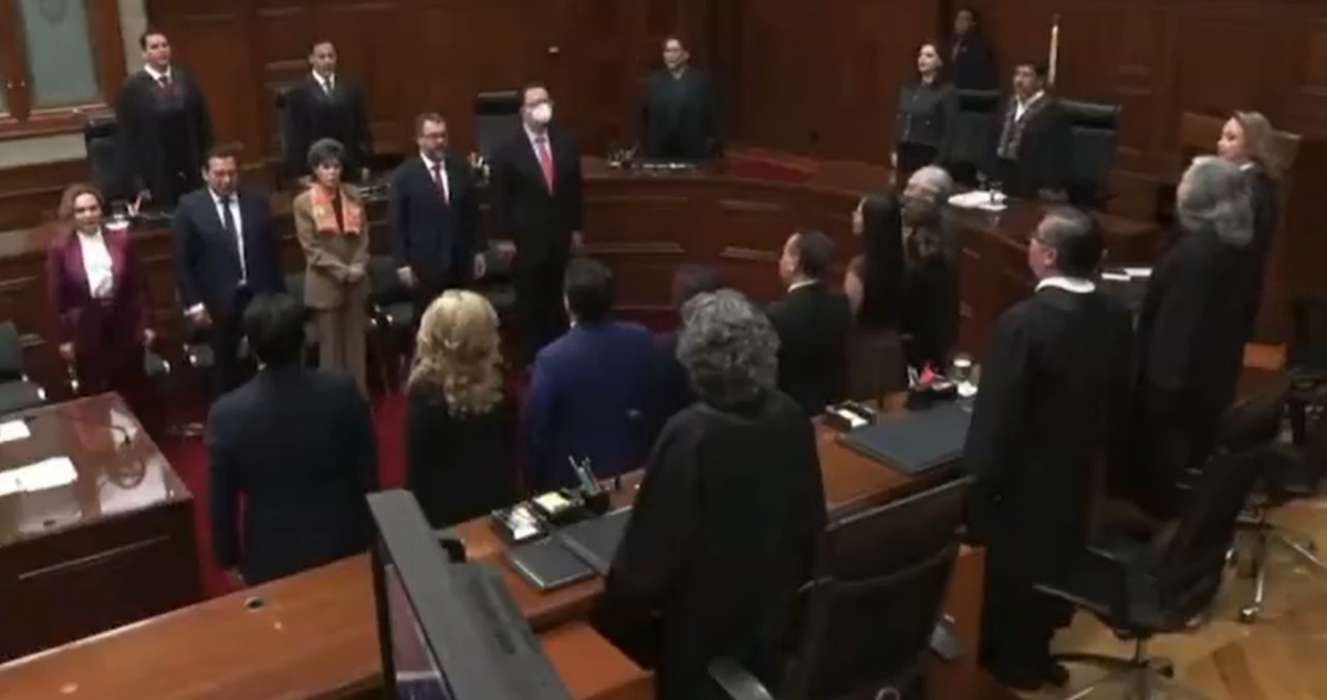 Un error de audio interrumpió el acto protocolario celebrado en la SCJN, ya que comenzó a sonar una canción de Marc Anthony en lugar del Himno Nacional.