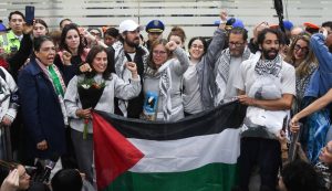 Los mexicanos que formaban parte de la Global Sumud Flotilla ofrecieron unas palabras a los medios que los esperaban en el AICM; denunciaron tortura de Israel.