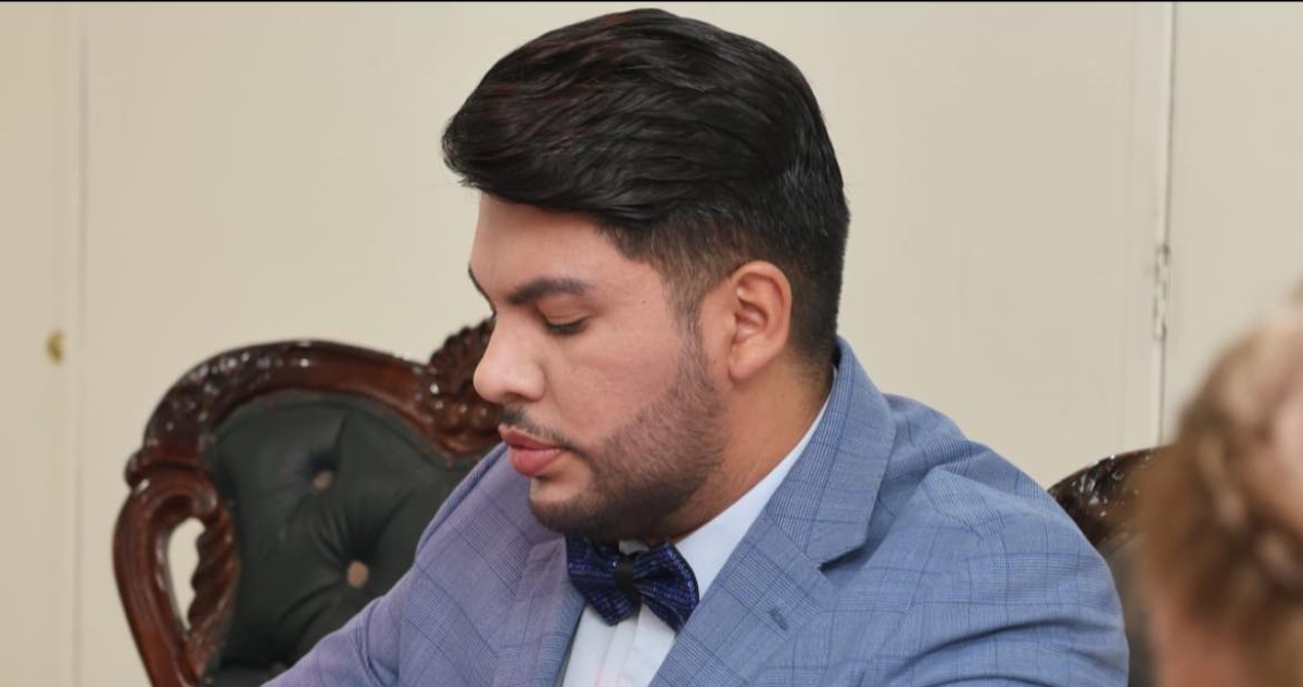 El Alcalde de Elota, Richard Millán Vázquez, fue atacado a balazos cuando circulaba en su camioneta y resultó ileso.