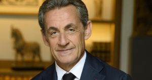 Nicolas Sarkozy entró a prisión para cumplir una condena de cinco años de cárcel por los fondos recibidos para su campaña de manos del régimen de Muamar Gadafi.