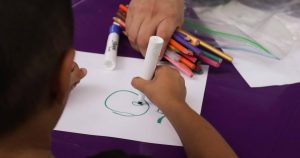 El lenguaje matemático es exacto, mientras que la lengua es metafórica, vaga, sugerente: capaz de decirlo todo pero sin precisión.