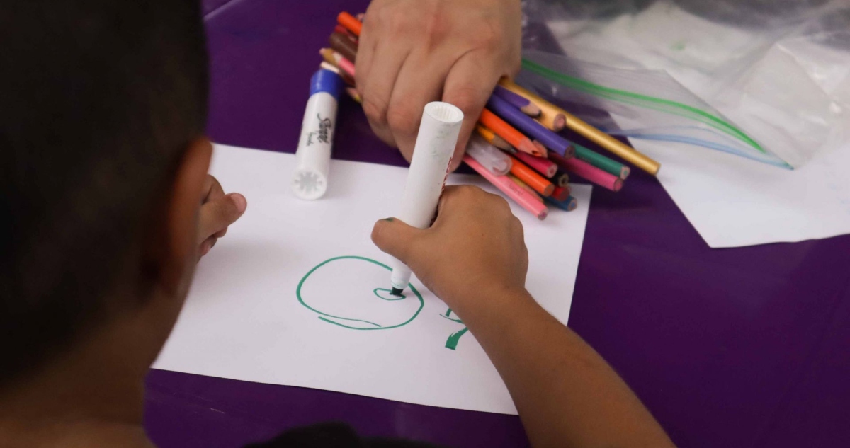 El lenguaje matemático es exacto, mientras que la lengua es metafórica, vaga, sugerente: capaz de decirlo todo pero sin precisión.