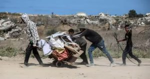 Al menos 5 palestinos murieron en ataques perpetrados por el ejército de Israel contra grupos de personas que intentaban regresar al barrio de Shujaia, en Gaza.