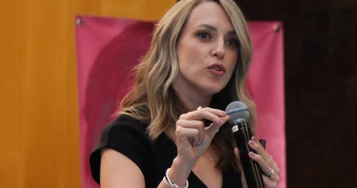 La dirigencia nacional del PAN le pagó 562 mil 600 pesos a la “entrenadora de discurso, medios y debate” Paulina Amozurrutia Navarro, con el fin proporcionar una metodología de “formación y seguimiento de los voceros, con entrenamientos intensivos y un acompañamiento detallado”.