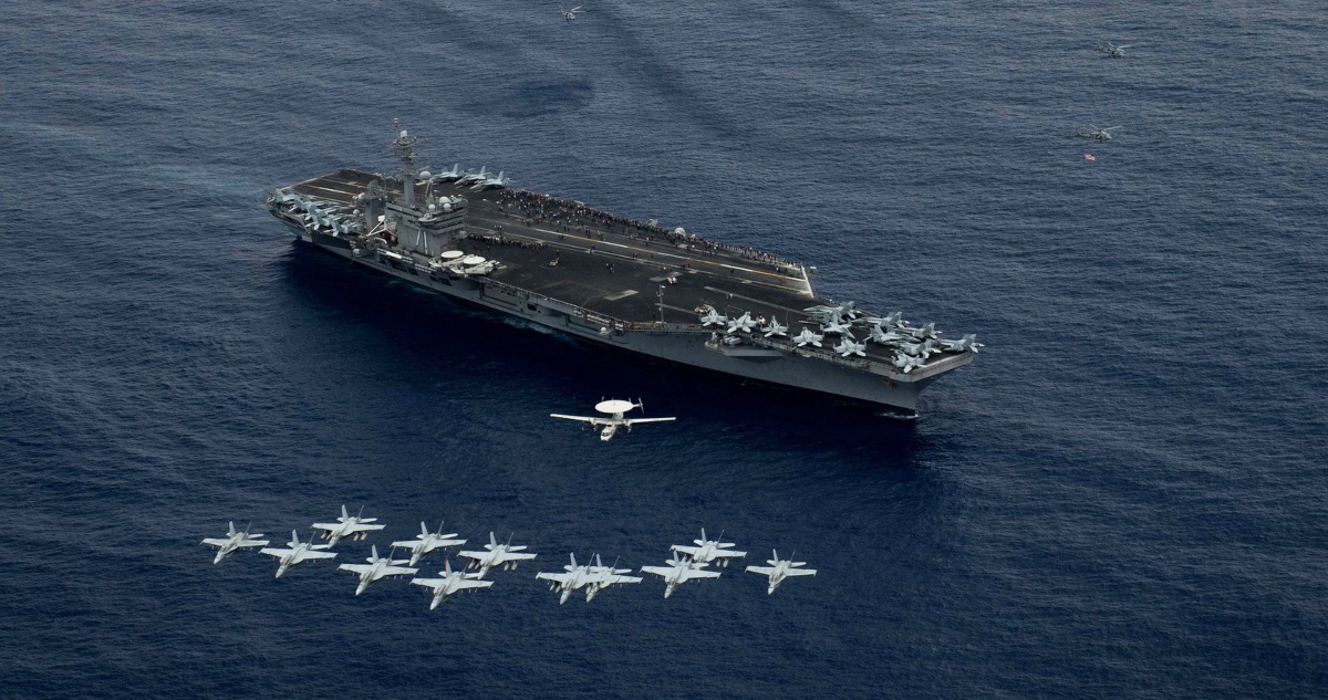 El Pentágono ordenó la mañana de este viernes el envío del portaaviones Gerald R. Ford, el mayor buque de guerra de EU para combatir el narcotráfico en AL.