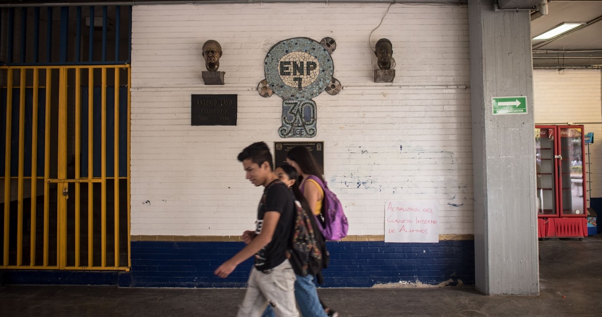La Prepa 7 de la UNAM fue desalojada debido a una nueva amenaza de bomba; es la segunda ocasión que se ordena la evacuación del plantel en menos de una semana.