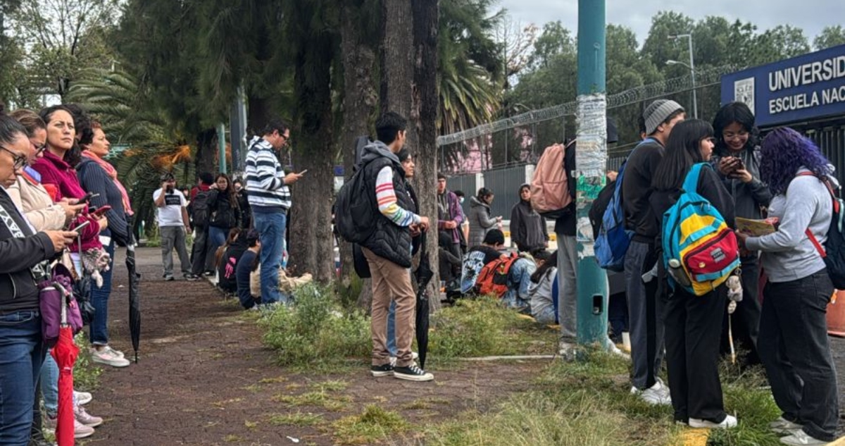 La Prepa 3 de la UNAM, ubicada en la Alcaldía Gustavo A. Madero, fue evacuada tras el hallazgo de un objeto sospechoso; después se descartó algún riesgo.