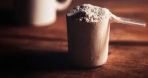 La fiebre de la proteína ha colonizado estanterías y redes sociales: desde cereales y pastas hasta bebidas energéticas, todo promete "más fuerza en cada sorbo".