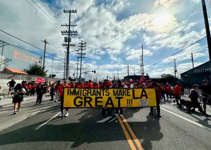 Marchan en LA contra ICE; Trump autoriza despliegue de soldados en Chicago