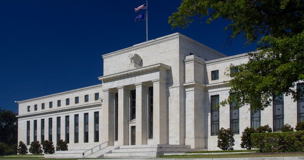 La Reserva Federal (Fed) rebaja las tasas de interés en 25 puntos.