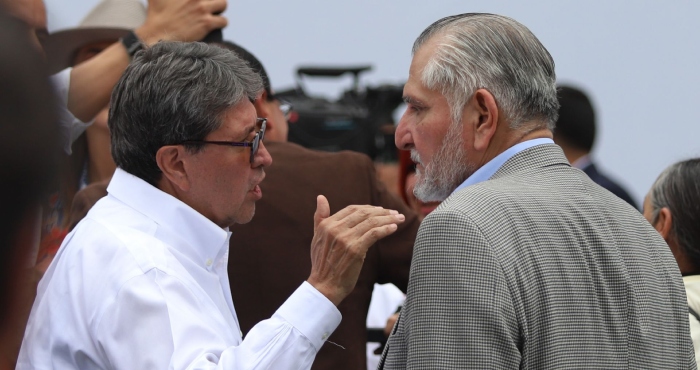 Claudia Sheinbaum negó que existiera algún mensaje político detrás de cómo fueron ubicados los principales liderazgos de la 4T durante su mensaje en el Zócalo.