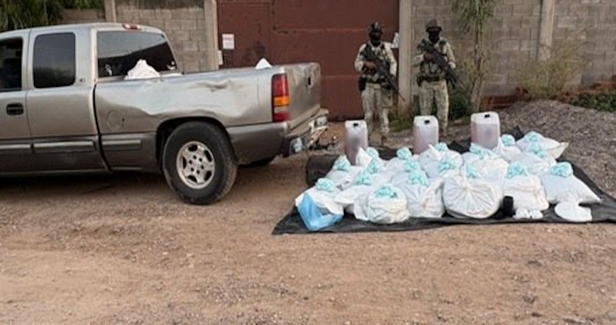 La SSPC decomisó diversas drogas, como fentanilo, metanfetamina y cocaína, y precursores químicos como resultado de operativos en Culiacán y Cosalá, en Sinaloa.