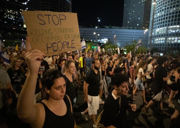 Más de 100 mil personas exigieron en Tel Aviv el fin de la ofensiva militar en la Franja de Gaza y un acuerdo para la liberación de los rehenes israelíes.