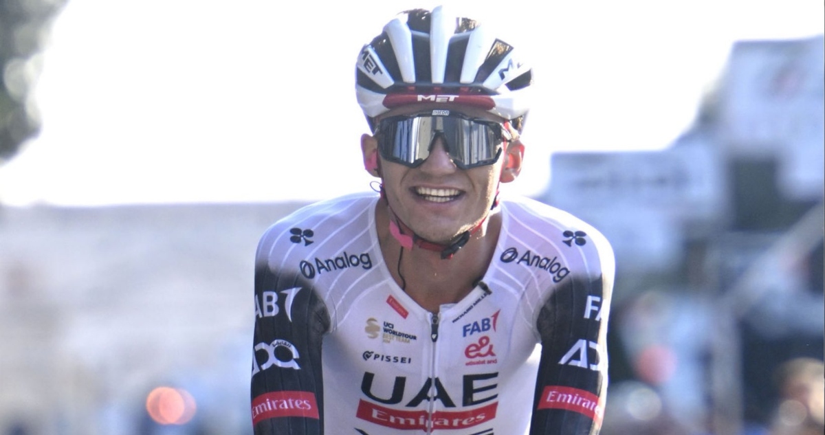 El ciclista mexicano Isaac del Toro concluye la temporada 2025 con 16 triunfos, el último de ellos lo consiguió en el Giro del Veneto.