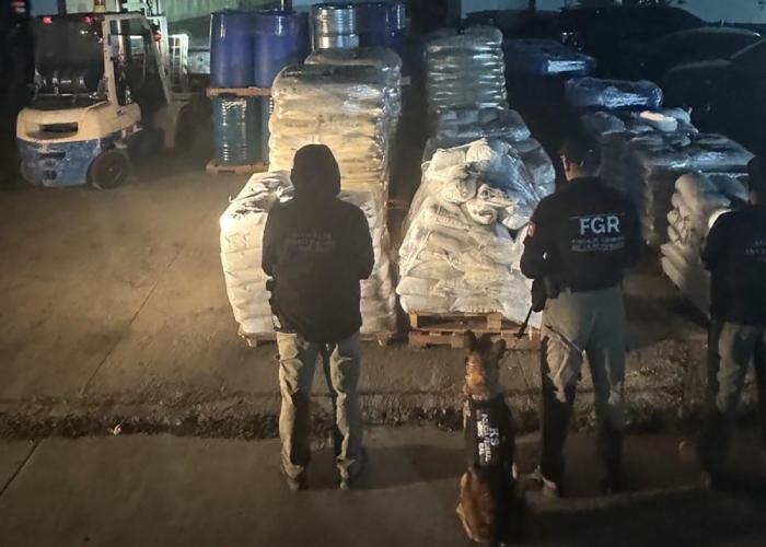 Omar García Harfuch, titular de la SSC, informó que elementos de seguridad aseguraron en Durango un tractocamión que trasladaba precursores químicos.