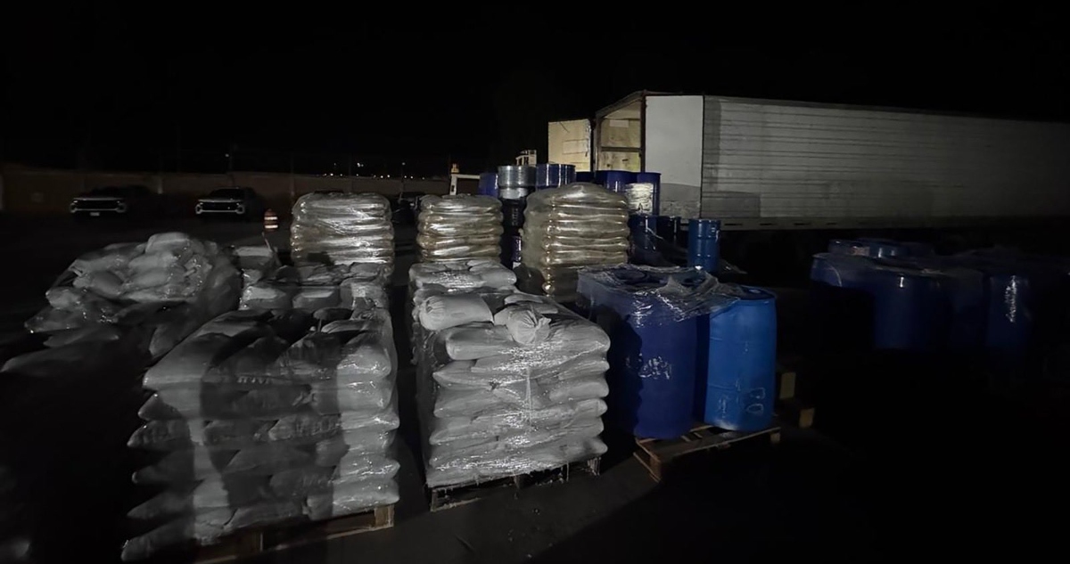 Omar García Harfuch, titular de la SSC, informó que elementos de seguridad aseguraron en Durango un tractocamión que trasladaba precursores químicos.