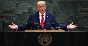 Donald Trump pronuncia un discurso durante el debate general del 80º período de sesiones de la Asamblea General de las Naciones Unidas (AGNU)