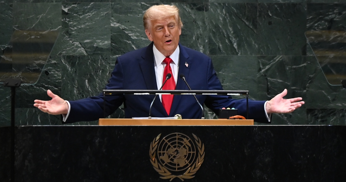 Donald Trump pronuncia un discurso durante el debate general del 80º período de sesiones de la Asamblea General de las Naciones Unidas (AGNU)