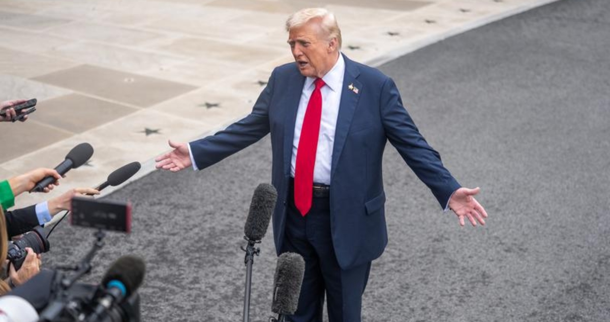 El Presidente Donald Trump estalló en contra de la posición asumida por Jay Robert Pritzker, Gobernador de Illinois, y Brandon Johnson, Alcalde de Chicago.