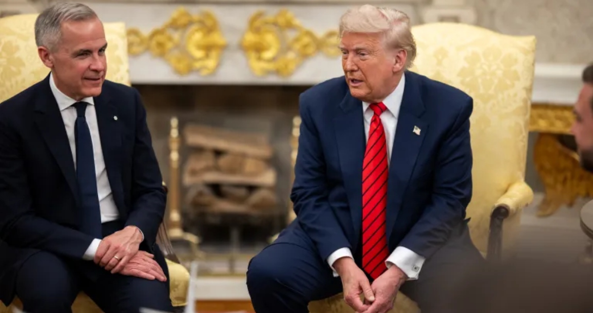 Donald Trump dijo desde el Despacho Oval que el T-MEC podría negociarse, pero también consideró que podrían hacerse "acuerdos diferentes" con México y Canadá.