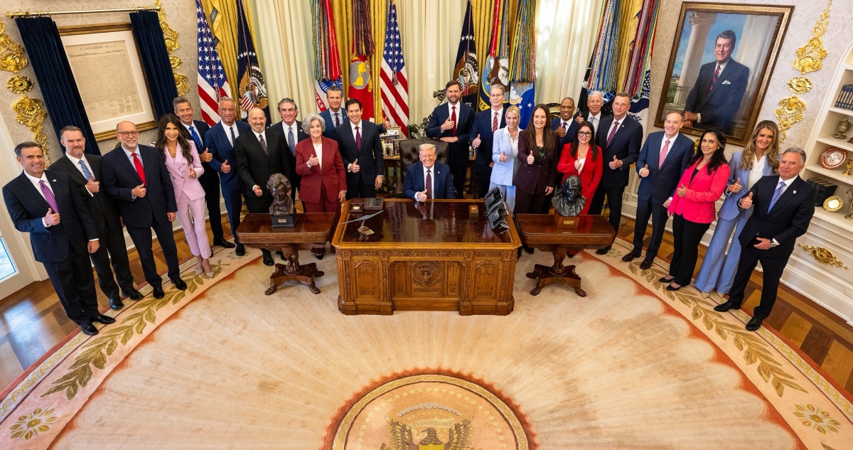 Trump está corriendo a los negros de su gobierno.