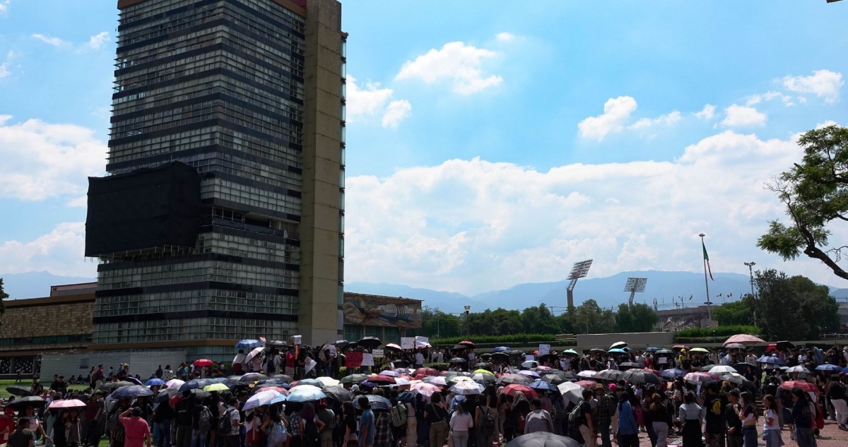 La Universidad Nacional Autónoma de México (UNAM) informó que ya fueron identificados dos presuntos responsables de difundir amenazas de bomba en su contra.