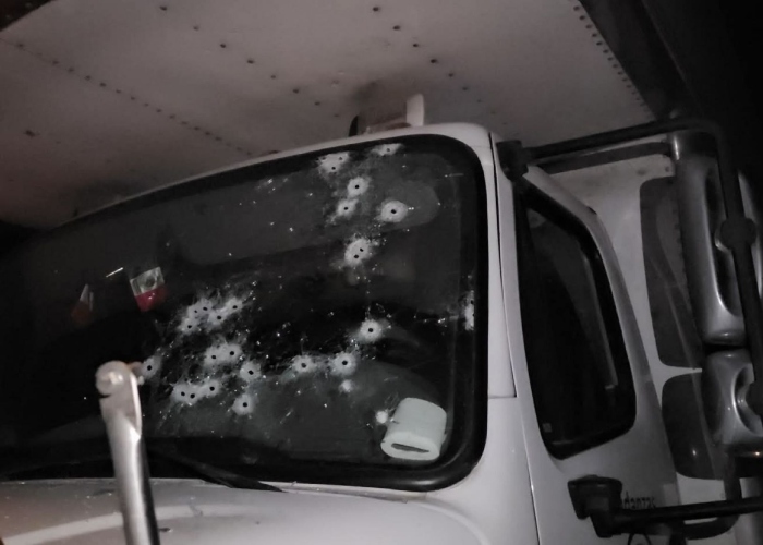 El estado de Zacatecas amaneció este viernes con bloqueos carreteros en 12 municipios cometidos por presuntos integrantes de bandas criminales.