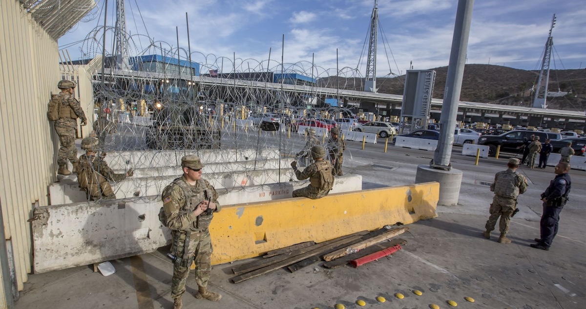 El gobierno de EU planifica una nueva misión para enviar tropas y oficiales de inteligencia a México con el objetivo de combatir a los cárteles, reportó NBC.